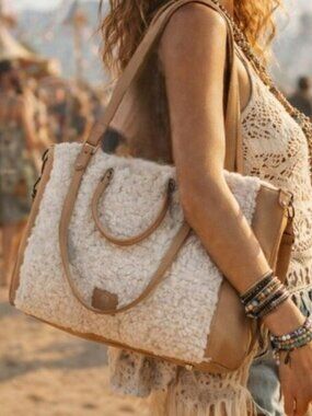 House of Harlow 1960 TanCream Sherpa Shearling Jumbo Tote W/ Detachable Wristlet